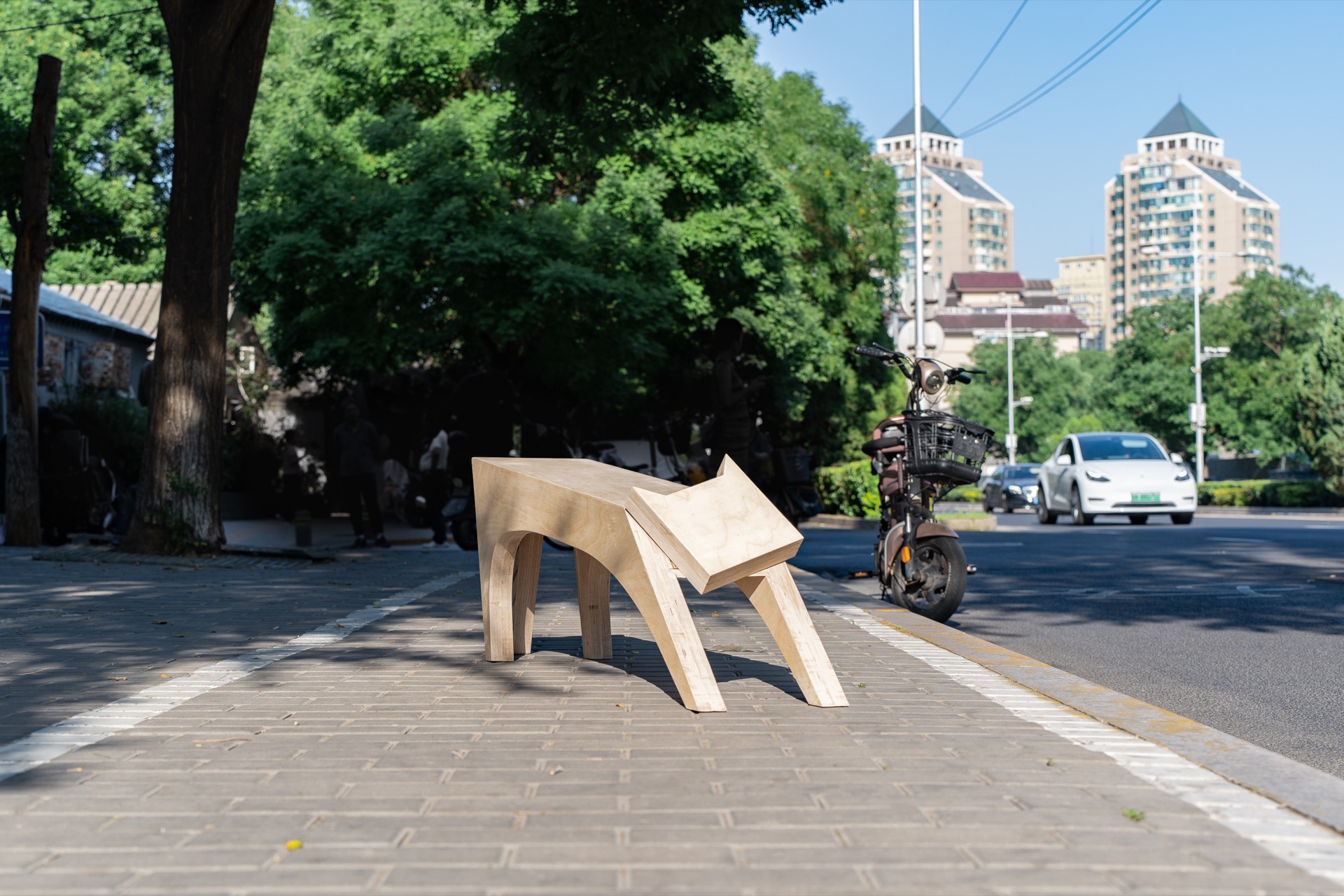 The Stretching Cat Bench
